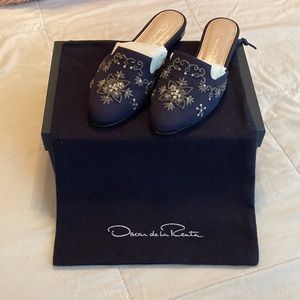 Oscar de la Renta size 36 navy mule with beading